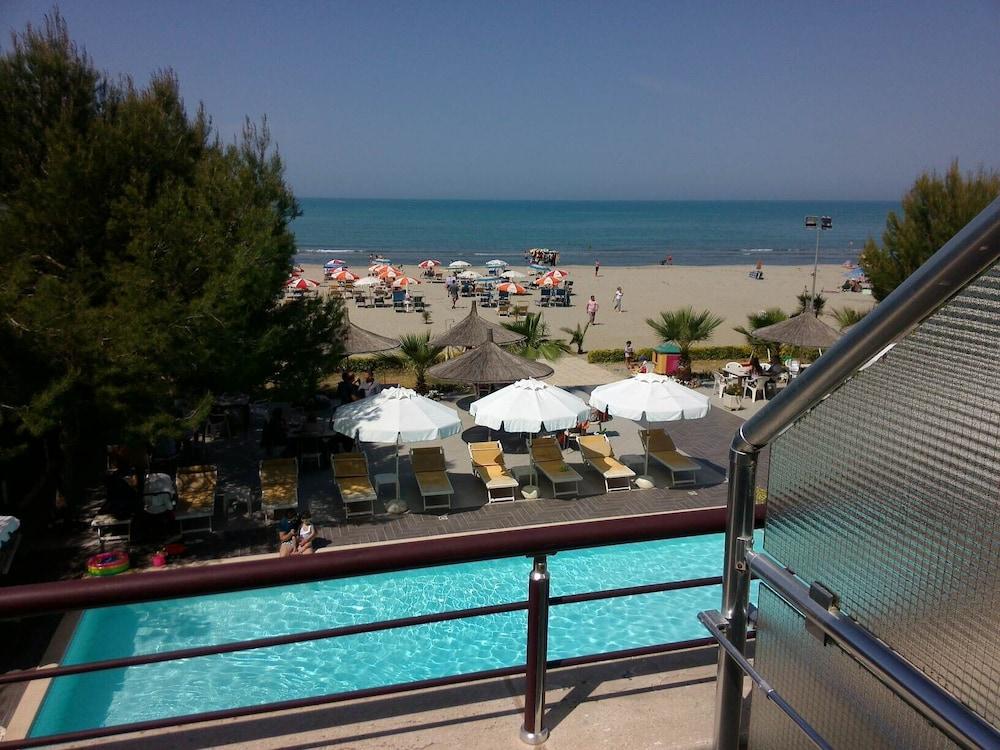 Oaz Hotel 3*