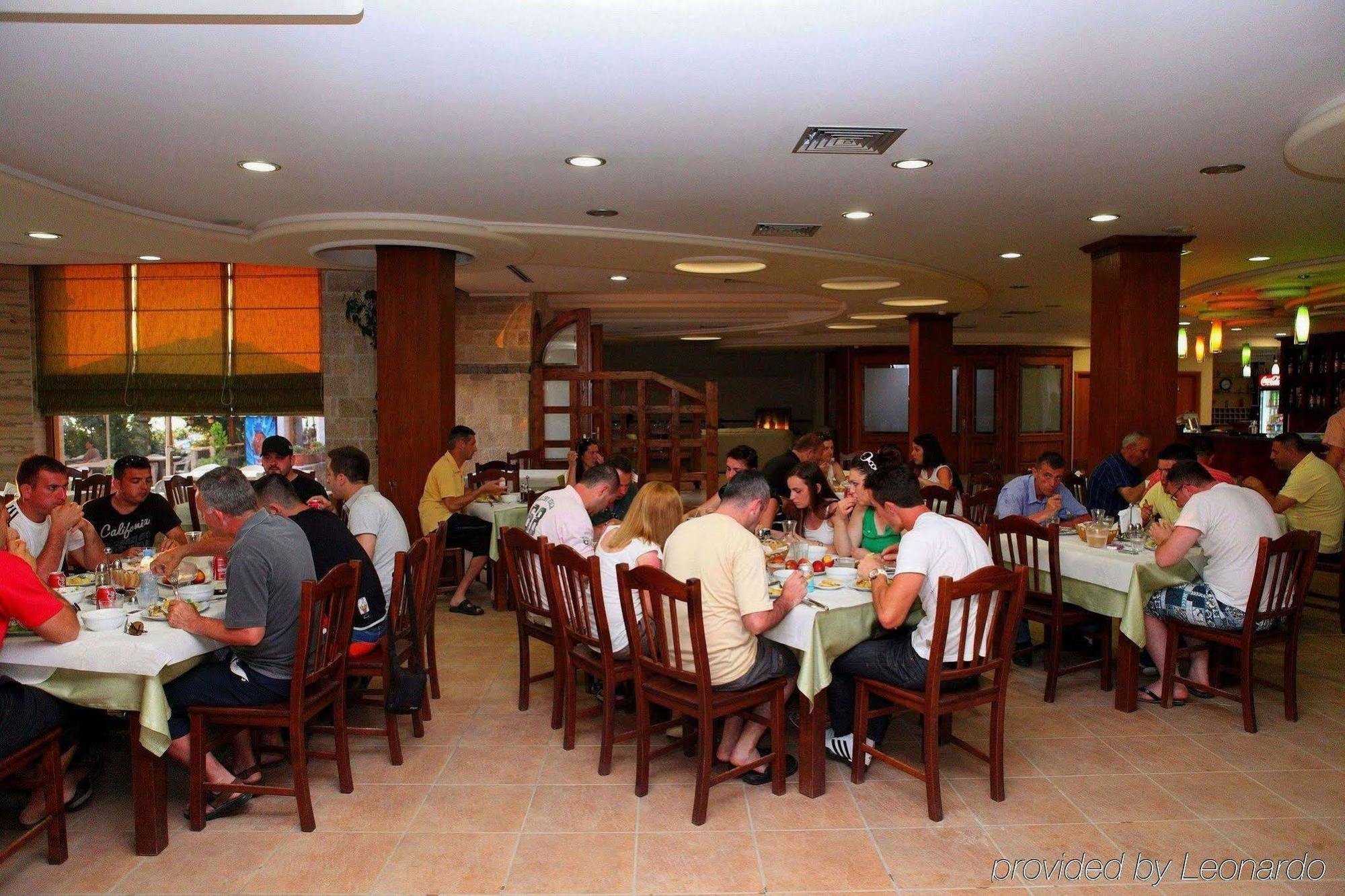 Oaz Hotel Golem (Tirana)
